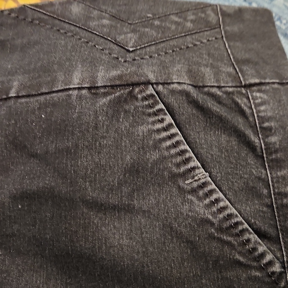 [One 5 One] Bermuda Shorts - Size 12 - Picture 6 of 7